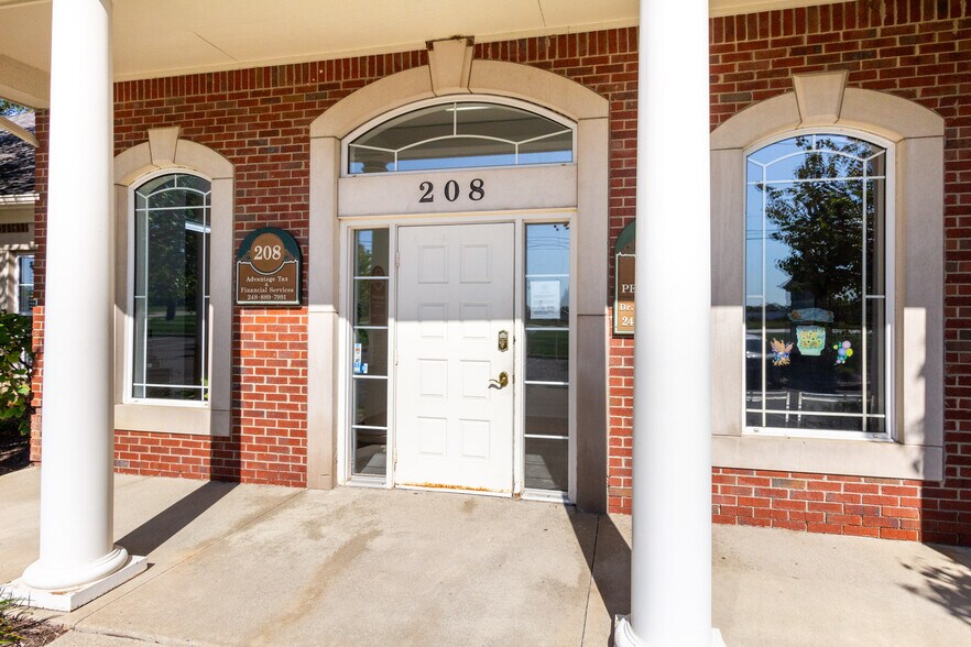 More Photos Of 208 W Highland Rd, Highland Medical For Sale