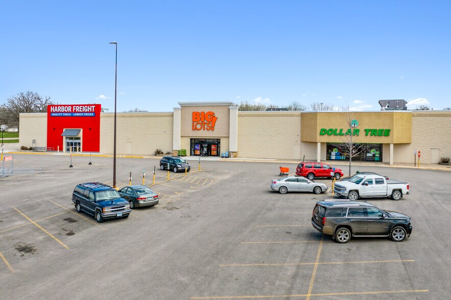More Photos Of 2614 Bridge Ave, Albert Lea Freestanding For Lease