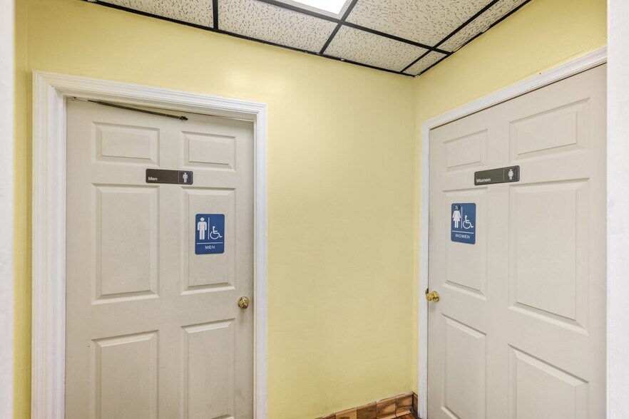 More Photos Of 6512-6514 Norwood Ave, Jacksonville Restaurant For Sale