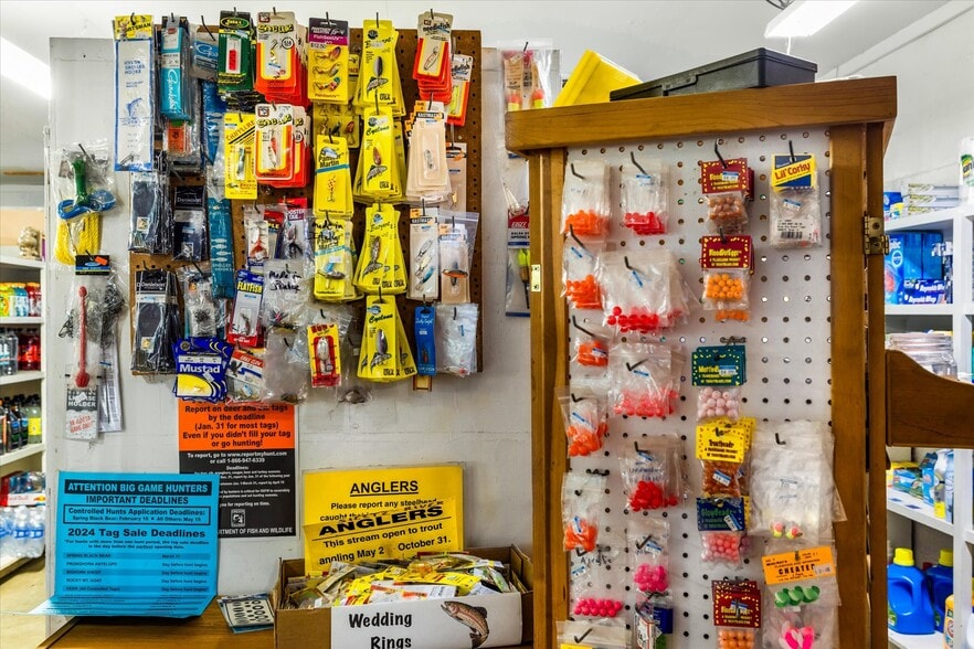 More Photos Of 7550 Logsden Rd, Logsden Convenience Store For Sale