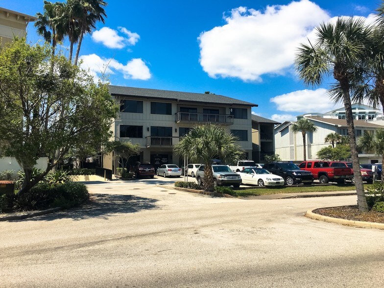 More Photos Of 2210 S Front St, Melbourne Office For Lease