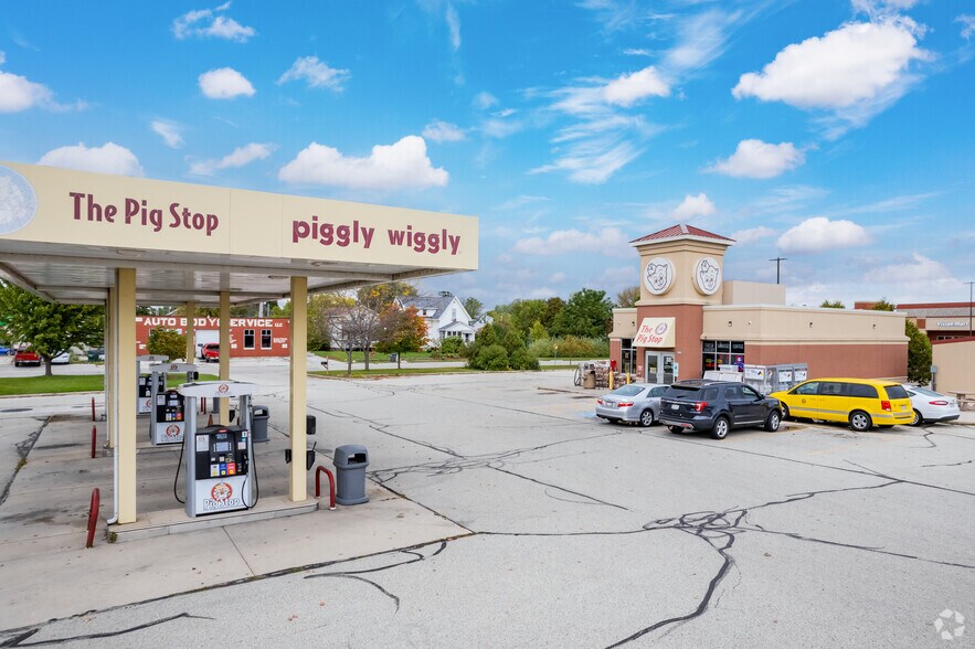More Photos Of 2817 N 15th St, Sheboygan Supermarket For Lease