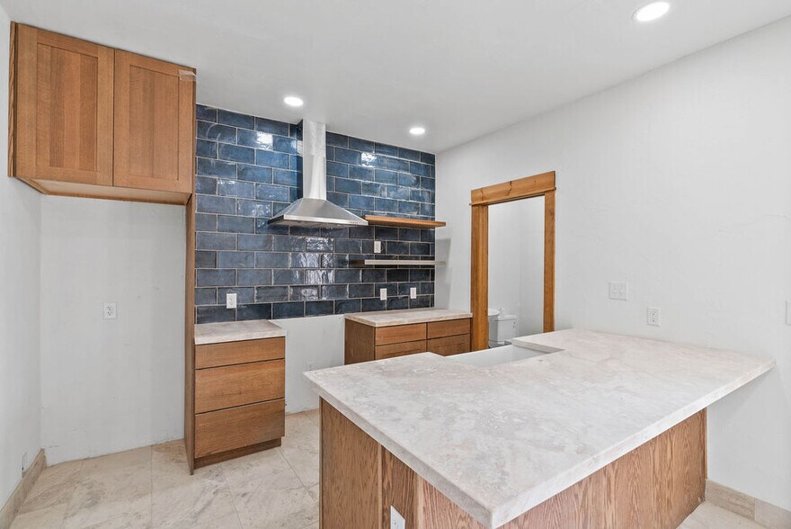 More Photos Of 615 W Avenue A, Port Aransas Apartments For Sale