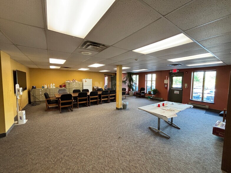 More Photos Of 2110-2130 E Aurora Rd, Twinsburg Warehouse For Sale