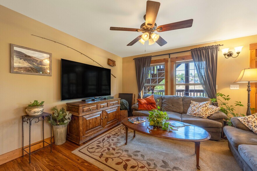 More Photos Of 210 Hartman Ave, Maupin Hotel For Sale