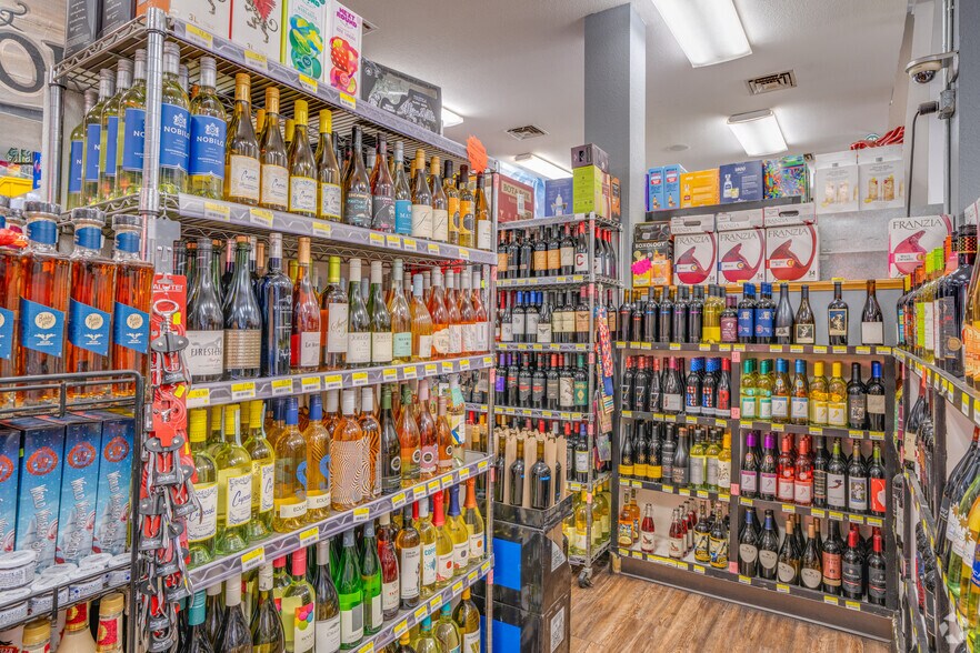 More Photos Of 2325 S Woodlands Village Blvd, Flagstaff Service Station For Sale