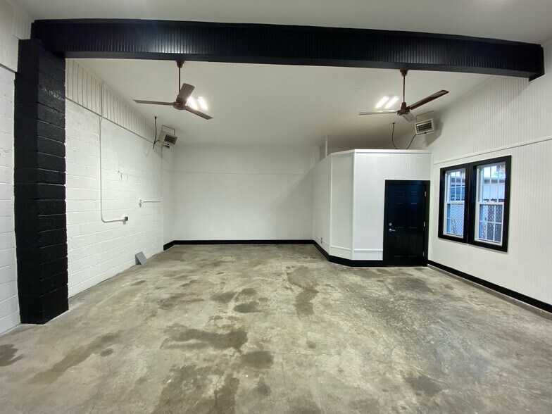 More Photos Of 134 Cockeysville, Cockeysville Warehouse For Lease
