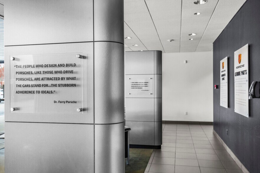 More Photos Of 5385 N I 55 St, Jackson Auto Dealership For Sale