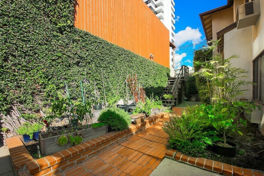 More Photos Of 10361 Ashton Ave, Los Angeles Apartments For Sale