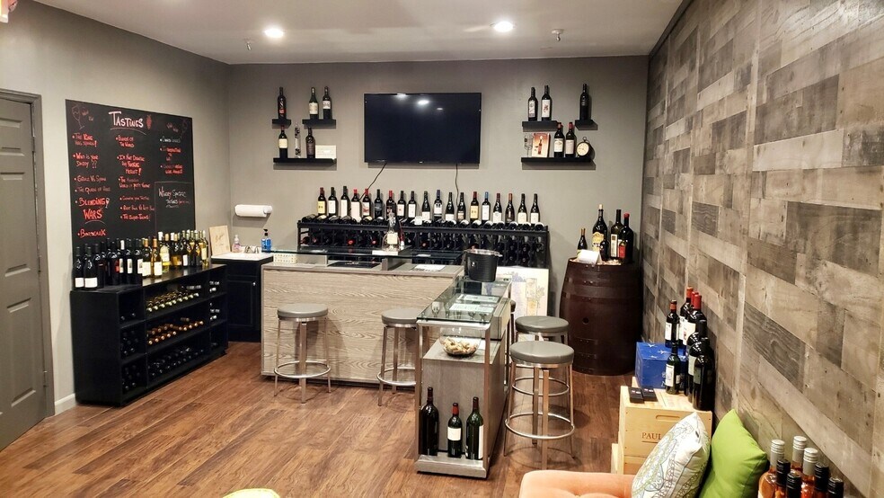 More Photos Of 1109 Okeechobee Rd, West Palm Beach Flex For Lease
