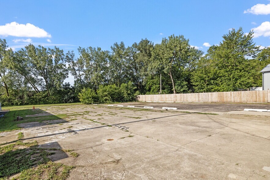 More Photos Of 605 W Baltimore St, Wilmington Storefront For Sale