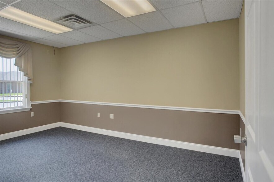 More Photos Of 1137 Kennebec Dr, Chambersburg Office For Sale