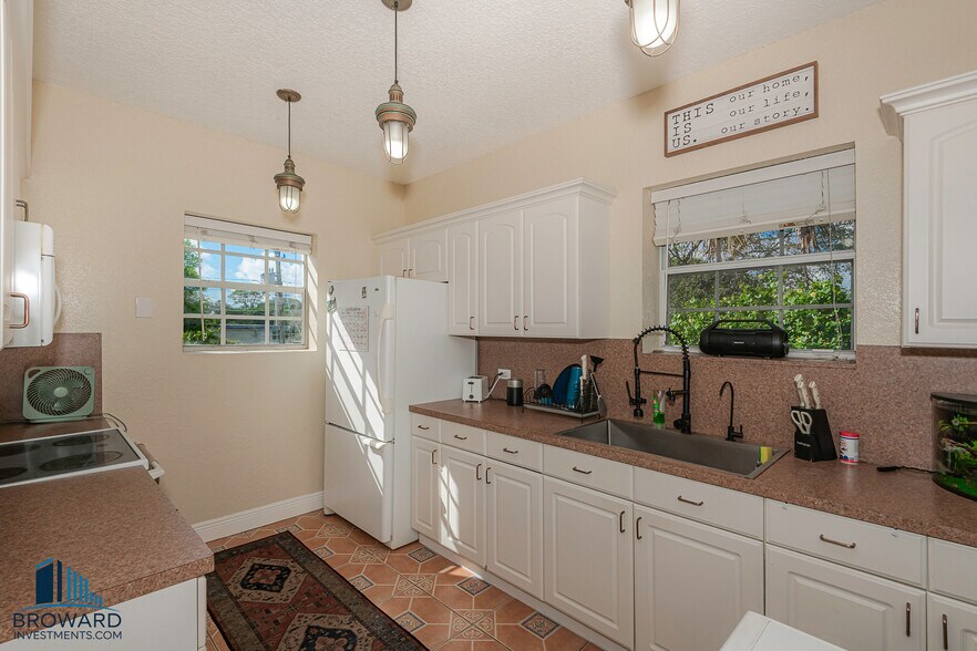 More Photos Of 330 SW 20th St, Fort Lauderdale Multifamily For Sale