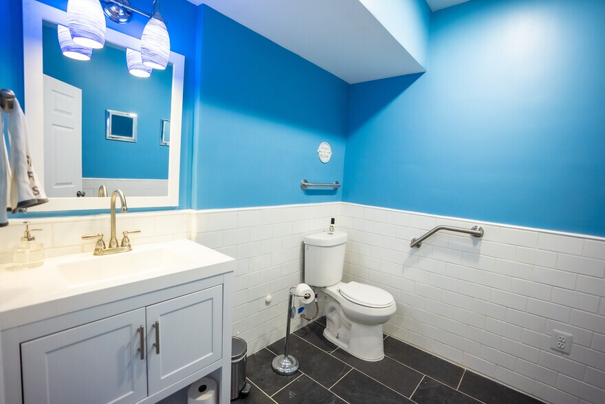 More Photos Of 2708 E Fountain Blvd, Colorado Springs Freestanding For Sale