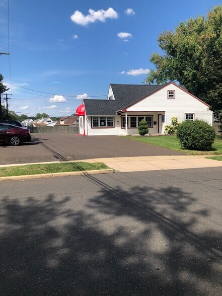 More Photos Of 1 Plumbridge Dr, Levittown Office Residential For Sale