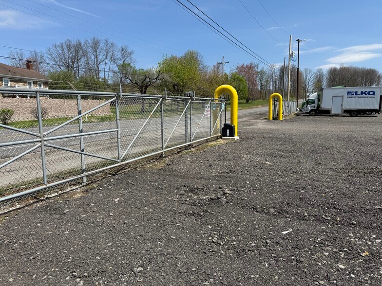 More Photos Of 4881 Pittsburgh Rd, Harrisville Light Distribution For Sale