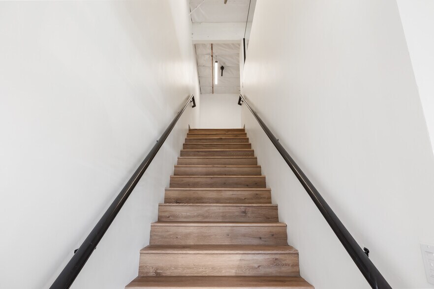 More Photos Of 5731 Palmer Way, Carlsbad Research And Development For Lease