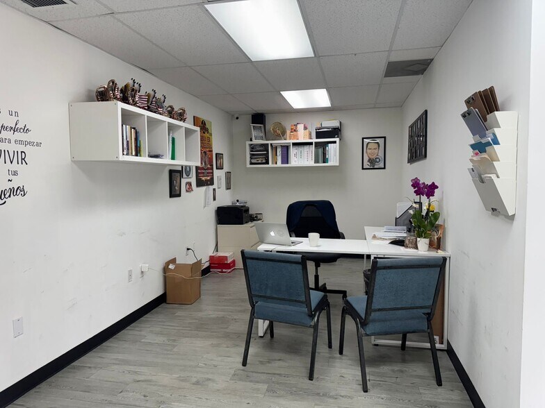 More Photos Of 2830 Winkler Ave, Fort Myers Office Residential For Lease