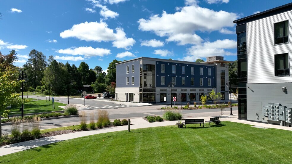 More Photos Of 11 Edgewater Cir, East Hampton Office For Lease