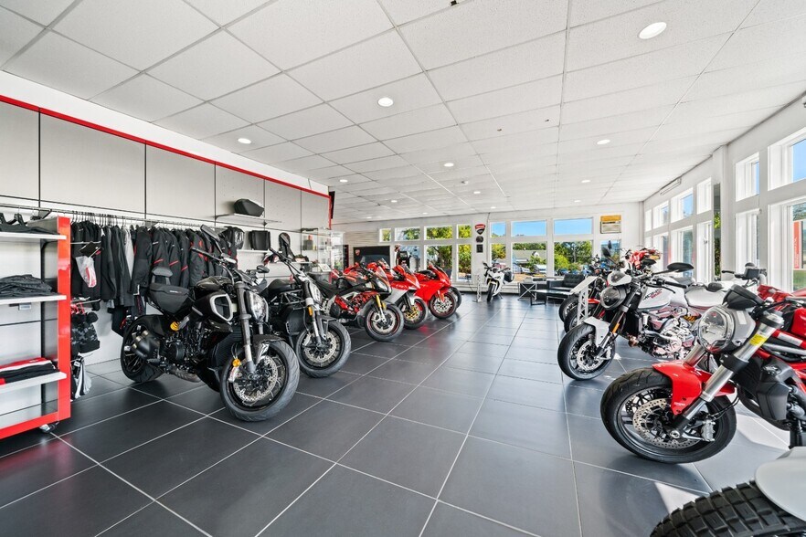 More Photos Of 1005 Route 9W, Fort Montgomery Auto Repair For Sale