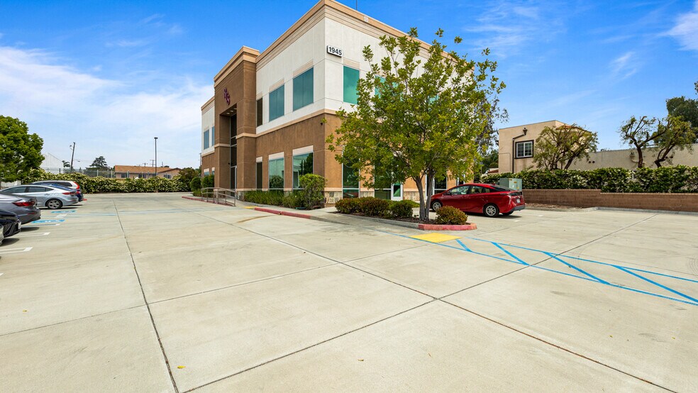 More Photos Of 1945 W 9th St, Upland Loft Creative Space For Lease