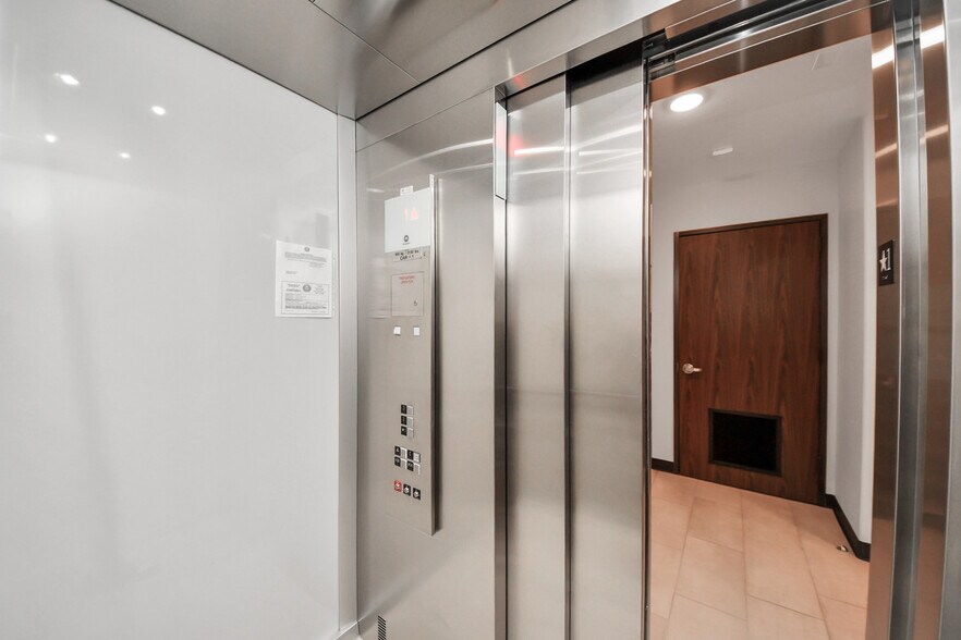 More Photos Of 6536 Greatwood Pky, Sugar Land Medical For Lease