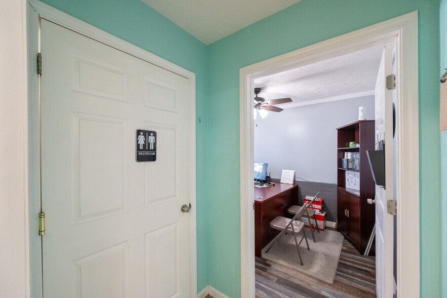 More Photos Of 10366 Highway 100, Scotts Hill Flex For Sale