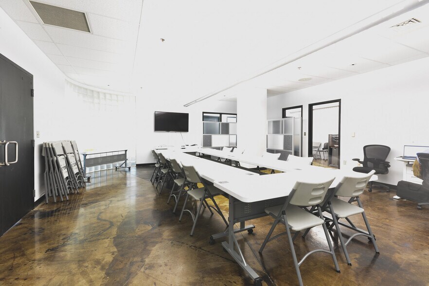 More Photos Of 17300 Chenal Pky, Little Rock Office For Lease