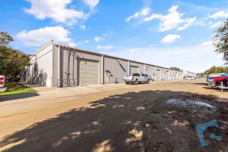 More Photos Of 535 S Nolen Dr, Southlake Light Manufacturing For Lease