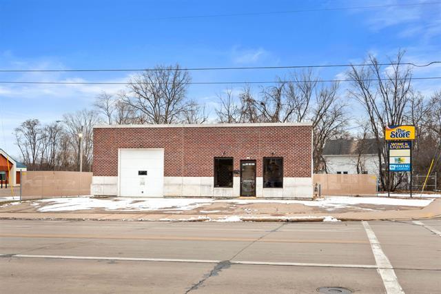 More Photos Of 233 W Clark St, Stevens Point Auto Repair For Sale