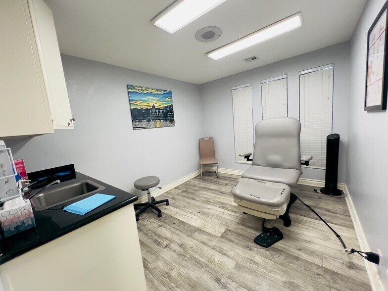 More Photos Of 867 W Lancaster Blvd, Lancaster Medical For Lease