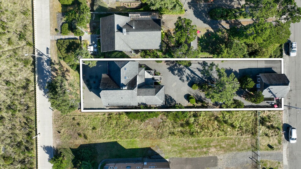 More Photos Of 1021 Promenade, Seaside Specialty For Sale