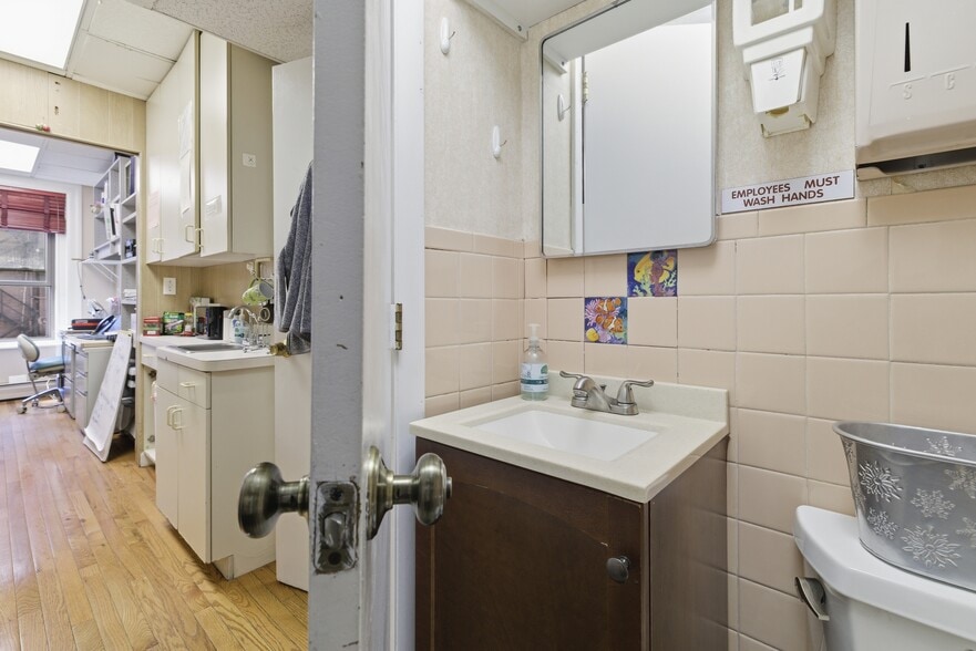 More Photos Of 1051 Beacon St, Brookline Medical For Sale