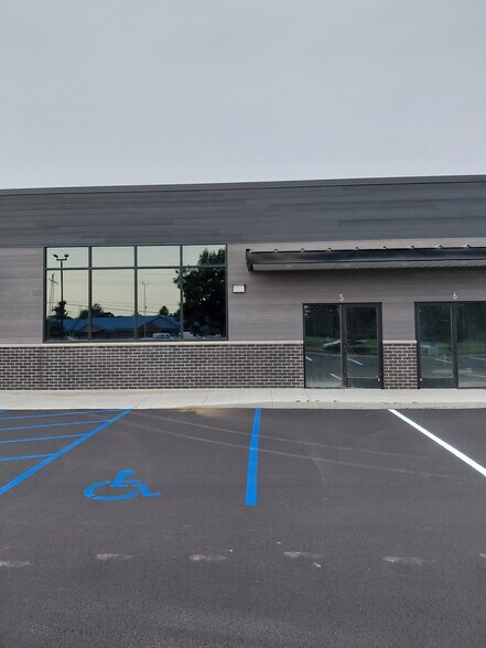 More Photos Of 3749 Landmark Dr dr, Lafayette Restaurant For Lease