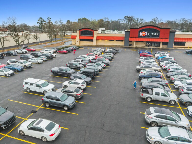 More Photos Of 201-273 W Butler Rd, Mauldin General Retail For Lease