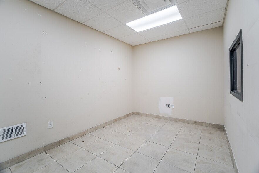 More Photos Of 1015 NW 72nd St, Miami Warehouse For Sale