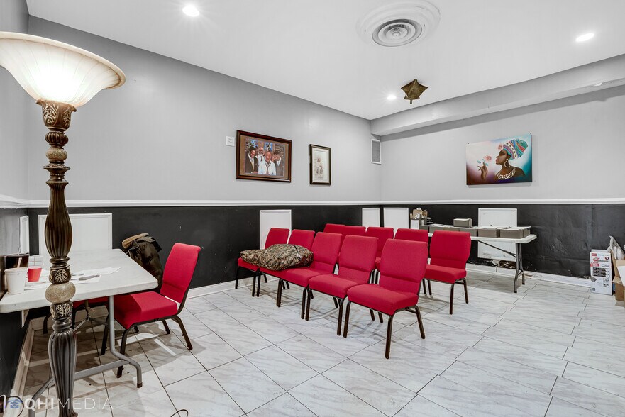 More Photos Of 2701 W 63rd St, Chicago Funeral Home For Sale