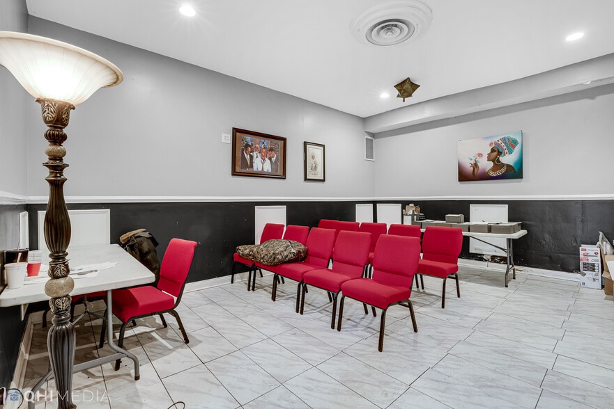 More Photos Of 2701 W 63rd St, Chicago Funeral Home For Sale