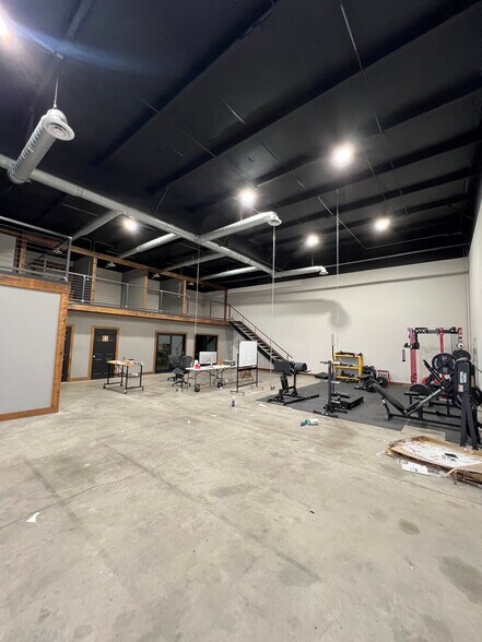 More Photos Of 311 E Saint Elmo Rd, Austin Office For Sale