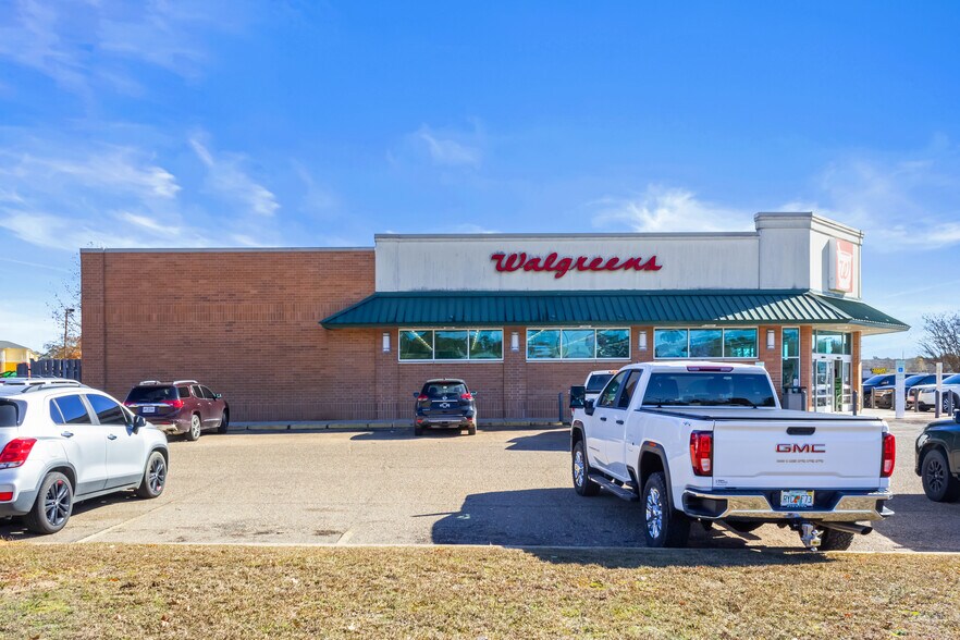 More Photos Of 1628 Simpson Highway 49, Magee Drugstore For Sale