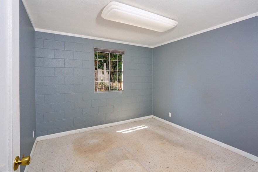 More Photos Of 10234 NE Glisan St, Portland Freestanding For Lease
