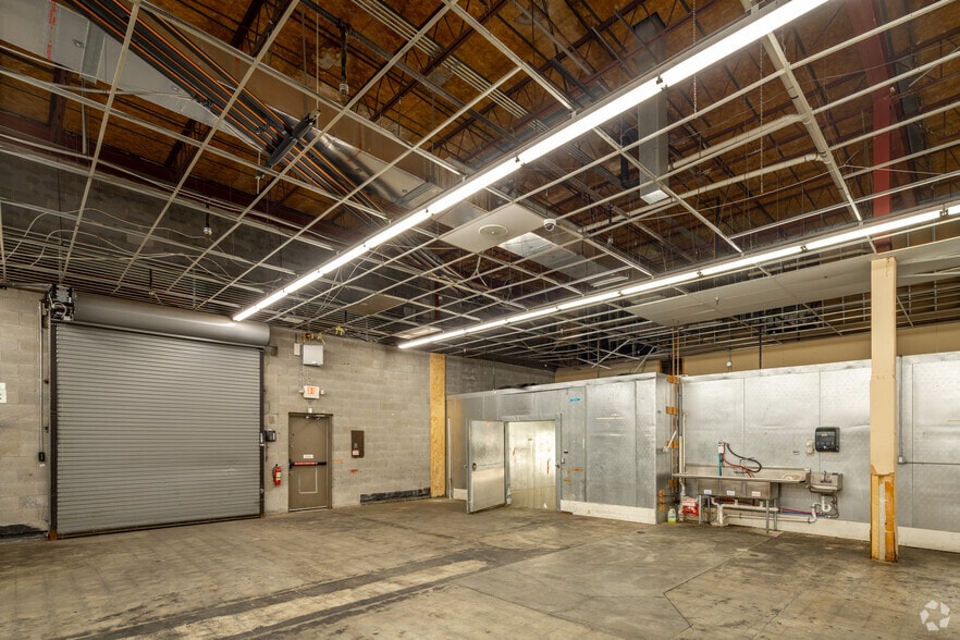 More Photos Of 20425-20427 Plymouth Rd, Detroit Freestanding For Sale