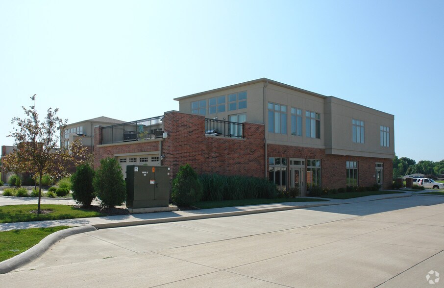 More Photos Of 4927-4947 Utica Ridge Rd, Davenport Office For Sale