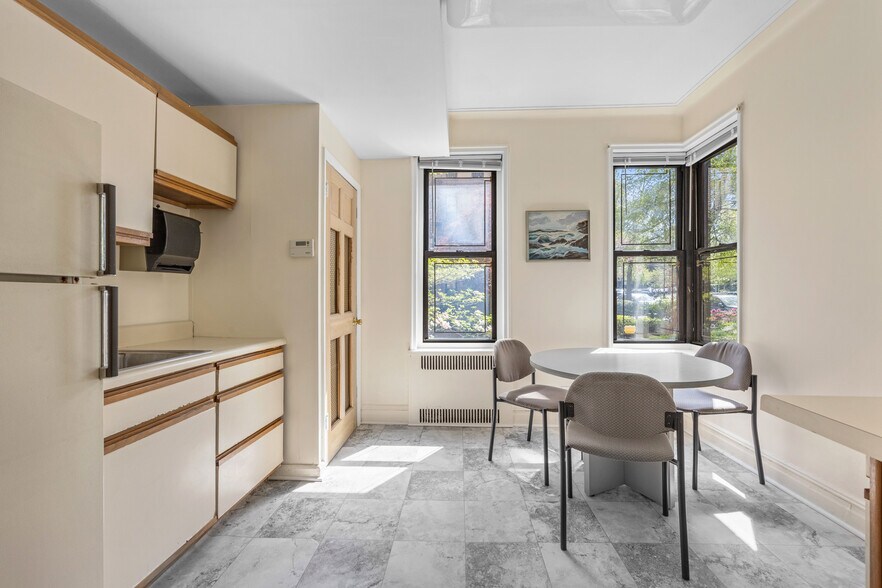 More Photos Of 20 Plaza St E, Brooklyn Apartments For Sale