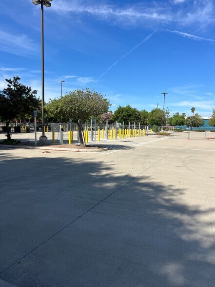 More Photos Of 115 N Del Rosa Dr, San Bernardino Warehouse For Lease