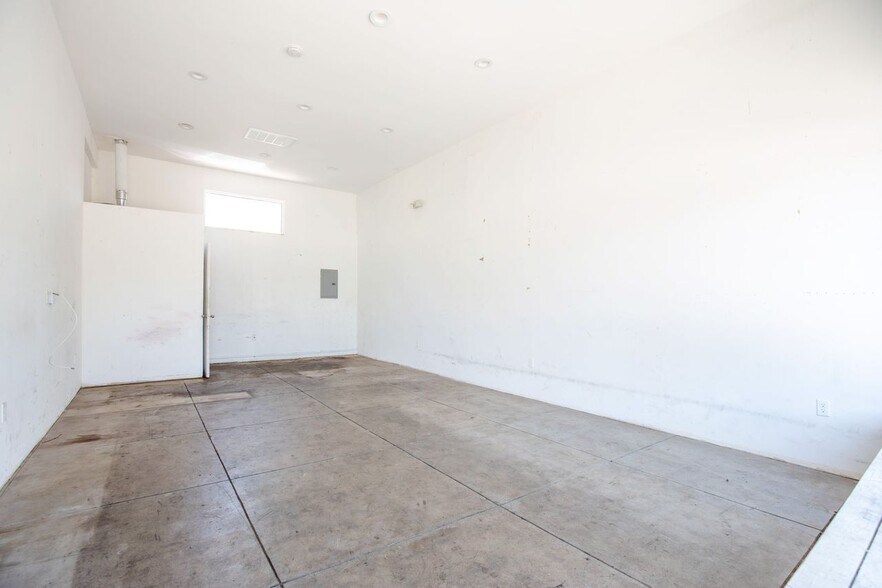 More Photos Of 1611-1619 Lincoln Blvd, Venice Storefront For Lease