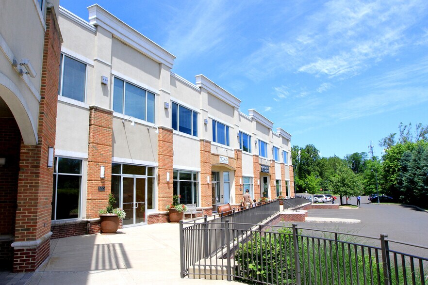 More Photos Of 400 Union Square Dr, New Hope Bar For Lease