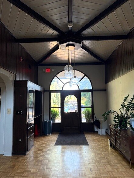 More Photos Of 419 York Rd, New Hope Freestanding For Sale