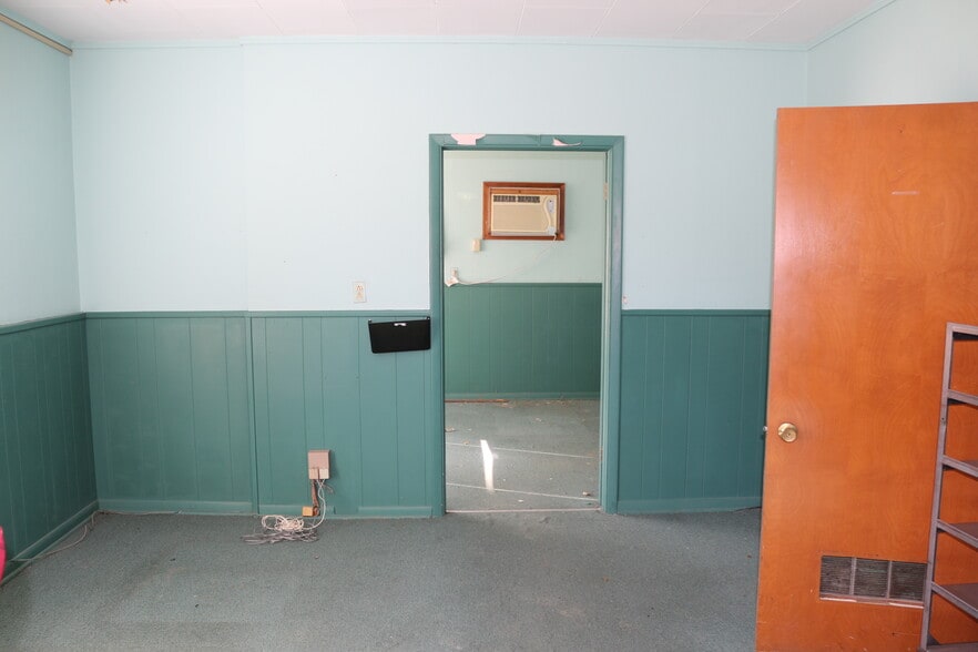 More Photos Of 1500 W Walnut St, Jacksonville Skilled Nursing Facility For Sale