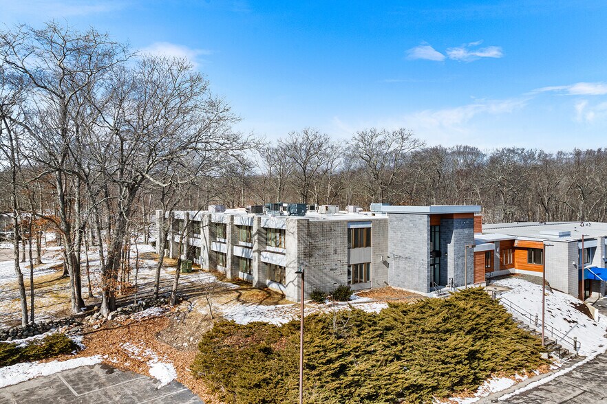 More Photos Of 183 Providence New London Tpke, North Stonington Unknown For Lease